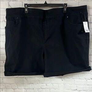 26W Croft & Barrow pull up stretch black shorts. Cuffed hem. NWT.